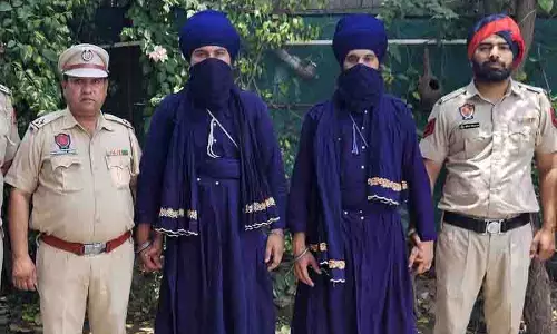 Social Media इन्फ्लुएंसर कमल कौर भाभी की हत्या के आरोप में दो निहंग गिरफ्तार Social Media इन्फ्लुएंसर कमल कौर भाभी की हत्या के आरोप में दो निहंग गिरफ्तार