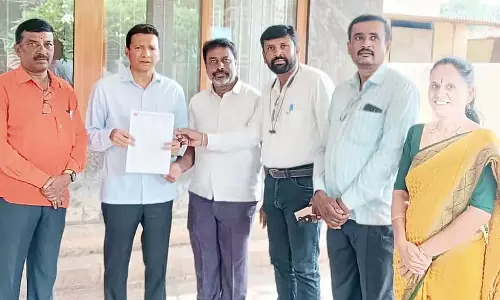 Tumkur: शिक्षक हॉल के लिए अनुदान की मांग Tumkur: शिक्षक हॉल के लिए अनुदान की मांग
