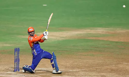 T20 Mumbai League: एमएससी मराठा रॉयल्स ने सोबो मुंबई फाल्कन्स को हराकर ट्रॉफी जीती T20 Mumbai League: एमएससी मराठा रॉयल्स ने सोबो मुंबई फाल्कन्स को हराकर ट्रॉफी जीती