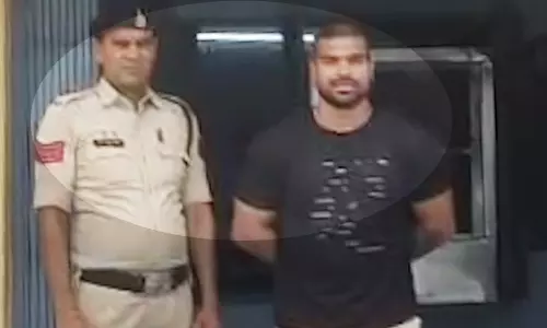 जिम ट्रेनर दूसरी युवती से सगाई करते ही गिरफ्तार, शारीरिक शोषण के आरोप जिम ट्रेनर दूसरी युवती से सगाई करते ही गिरफ्तार, शारीरिक शोषण के आरोप