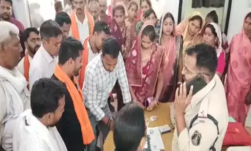 कांग्रेस नेता की दबंगई से ग्रामीण परेशान, धमकी देकर कर रहा गाली-गलौज