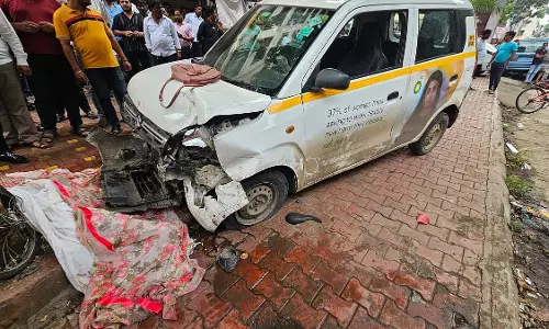 कटराज में बिना लाइसेंस वाले ड्राइवर ने 20 वर्षीय फार्मा छात्र की हत्या की; दो गिरफ्तार कटराज में बिना लाइसेंस वाले ड्राइवर ने 20 वर्षीय फार्मा छात्र की हत्या की; दो गिरफ्तार