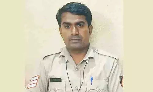 Hyderabad: ब्रेन डेड पुलिस कांस्टेबल के अंग दान किए गए Hyderabad: ब्रेन डेड पुलिस कांस्टेबल के अंग दान किए गए