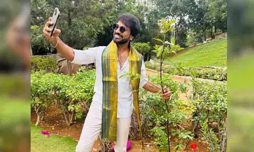 अभिनेता Ram Satvik ग्रीन इंडिया चैलेंज हरितसेना में शामिल हुए, हैदराबाद में पौधे लगाए अभिनेता Ram Satvik ग्रीन इंडिया चैलेंज हरितसेना में शामिल हुए, हैदराबाद में पौधे लगाए