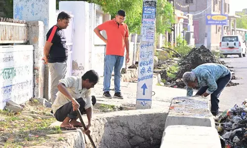 Barmer: नगर परिषद के प्रशासनिक अधिकारियों ने चलाया विशेष सफाई अभियान Barmer: नगर परिषद के प्रशासनिक अधिकारियों ने चलाया विशेष सफाई अभियान