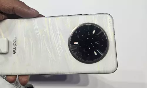 50MP AI कैमरा, 256GB स्टोरेज और 6000mAh बैटरी के साथ आया Real me का ये स्मार्टफोन 50MP AI कैमरा, 256GB स्टोरेज और 6000mAh बैटरी के साथ आया Real me का ये स्मार्टफोन