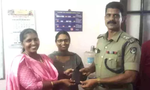 Kerala : ट्रेन में खोया पर्स, रेलवे पुलिस ने की मदद