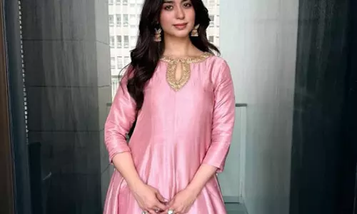 किताबों से नहीं, असली अभ्यास से बेहतर होती है एक्टिंग : सौंदर्या शर्मा किताबों से नहीं, असली अभ्यास से बेहतर होती है एक्टिंग : सौंदर्या शर्मा