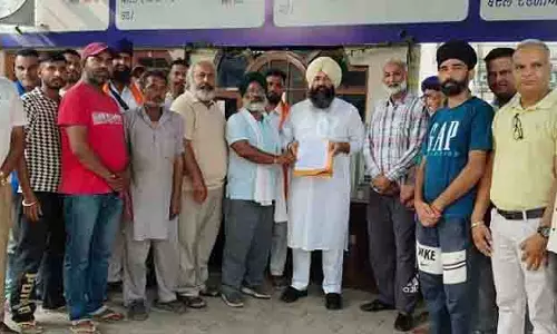 श्रमिक संघों ने काम के घंटे बढ़ाने के विरोध में CM को ज्ञापन सौंपा