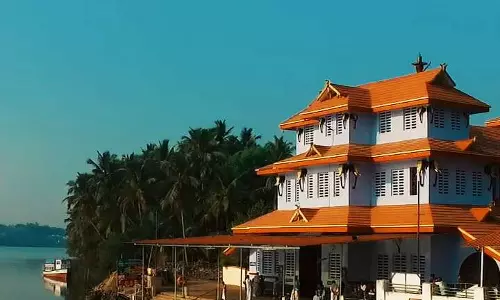 Parassinikkadavu में कन्वेंशन सेंटर के साथ बस स्टैंड परिसर का निर्माण किया जा रहा
