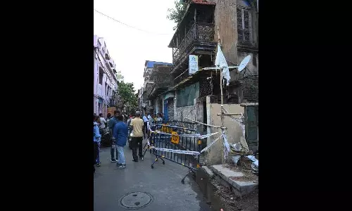 Kalighat में कंक्रीट का कचरा जमा होने को लेकर हत्या, हत्यारे की तलाश जारी Kalighat में कंक्रीट का कचरा जमा होने को लेकर हत्या, हत्यारे की तलाश जारी