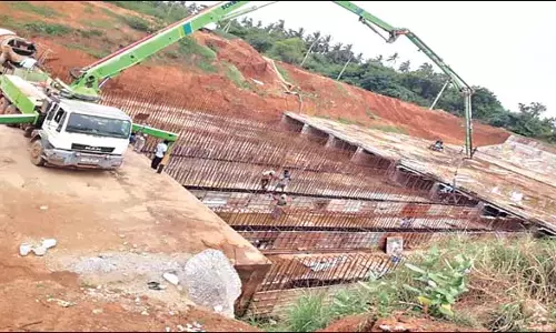 Andhra : सूखाग्रस्त क्षेत्रों में पानी पहुंचाने के लिए कदम Andhra : सूखाग्रस्त क्षेत्रों में पानी पहुंचाने के लिए कदम