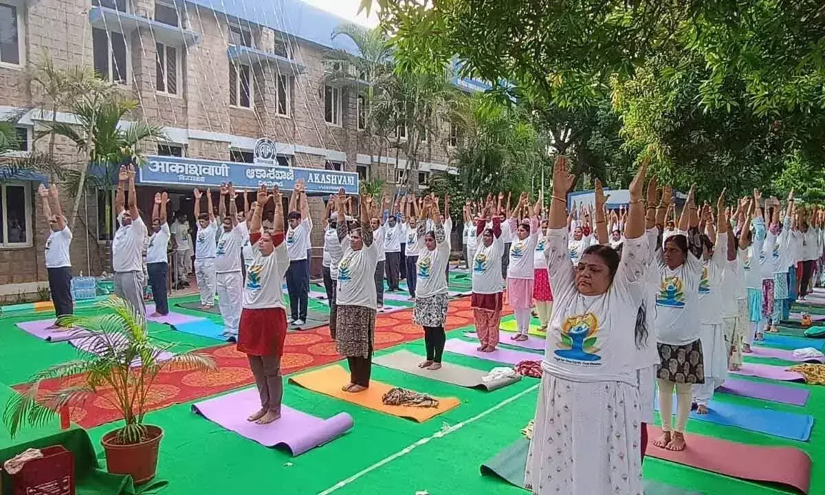 Andhra: योग कार्यक्रम से आकाशवाणी जगमगा उठा