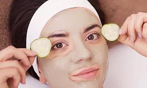 बाहर निकलने से पहले लगाएं ये Quick Mask, रूखी त्वचा होगी रिफ्रेश बाहर निकलने से पहले लगाएं ये Quick Mask, रूखी त्वचा होगी रिफ्रेश