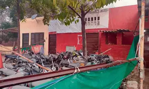 Tarn Taran में बस स्टैंड पर छोड़े गए वाहनों से चालक और यात्री परेशान