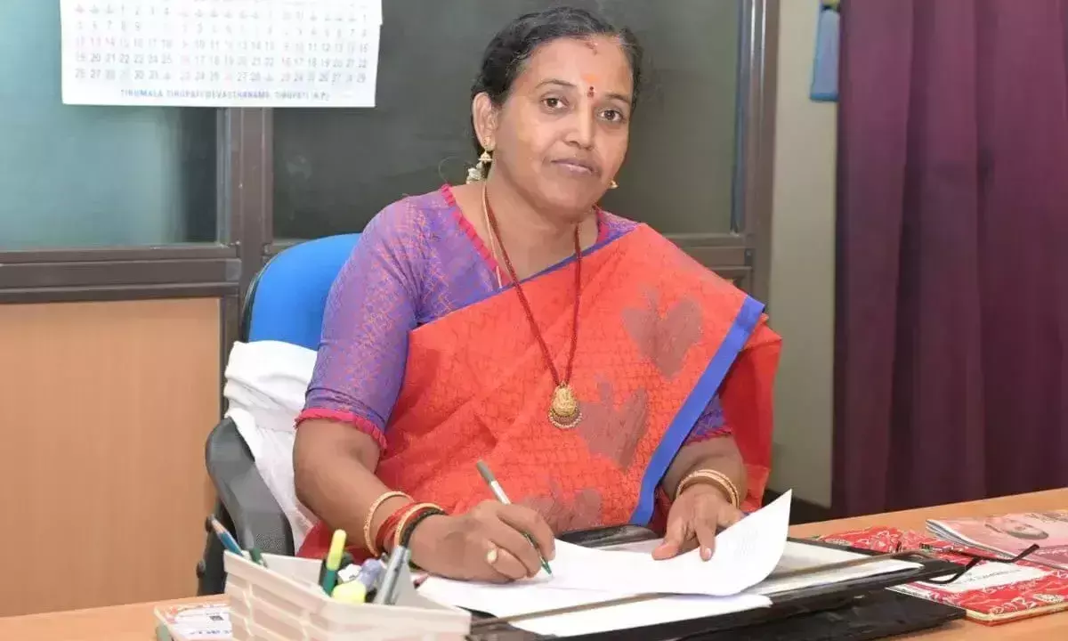 Andhra: पद्मजा ने कडप्पा में I&PR AD के रूप में कार्यभार संभाला Andhra: पद्मजा ने कडप्पा में I&PR AD के रूप में कार्यभार संभाला