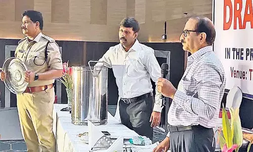 बंद बारों का लकी ड्रा