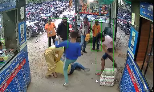 रेलवे स्टेशन की पार्किंग में चाकूबाजी, तीन युवकों ने पार्किंग स्टाफ पर किया हमला रेलवे स्टेशन की पार्किंग में चाकूबाजी, तीन युवकों ने पार्किंग स्टाफ पर किया हमला