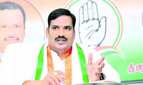 विधायक Beerla Ilaiah के घर पर एक व्यक्ति की संदिग्ध परिस्थितियों में मौत विधायक Beerla Ilaiah के घर पर एक व्यक्ति की संदिग्ध परिस्थितियों में मौत