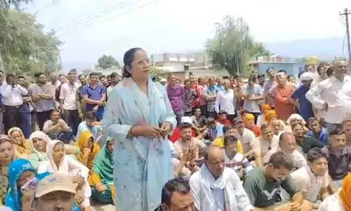 Sirmaur के माजरा में कथित अपहरण को लेकर लोगों ने किया विरोध प्रदर्शन