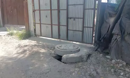 Ganderbal में अधूरी जल निकासी और क्षतिग्रस्त सड़क से लोग परेशान