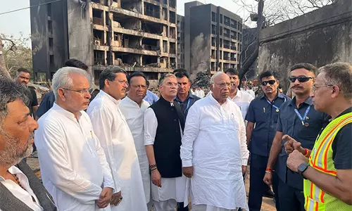 अकल्पनीय त्रासदी: Kharge ने अहमदाबाद में एयर इंडिया विमान दुर्घटना स्थल का किया दौरा