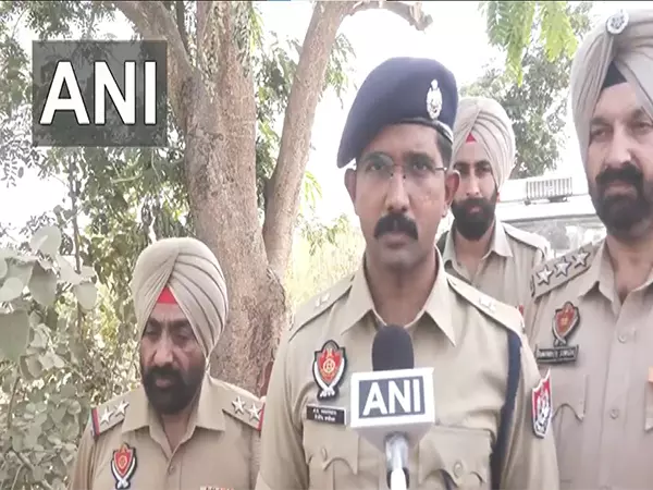 Amritsar Police ने बिल्ला अर्जन मंगा गिरोह के एक अपराधी को गिरफ्तार किया Amritsar Police ने बिल्ला अर्जन मंगा गिरोह के एक अपराधी को गिरफ्तार किया