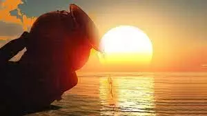 Sun Worship Tips: सूर्य देव की पूजा के 7 अचूक उपाय, जो दिलाते हैं शत्रुओं पर विजय और संवारते हैं भाग्य Sun Worship Tips: सूर्य देव की पूजा के 7 अचूक उपाय, जो दिलाते हैं शत्रुओं पर विजय और संवारते हैं भाग्य