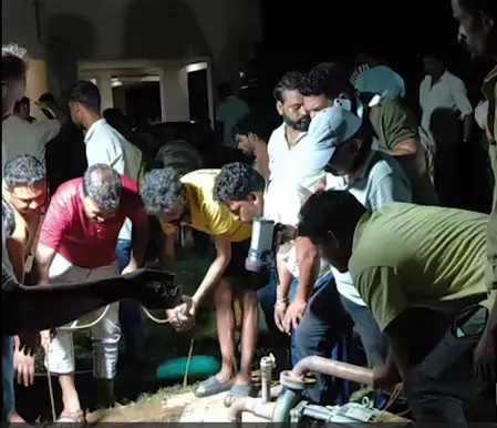 13 साल की युवती सीवर में गिरी, मिला शव 13 साल की युवती सीवर में गिरी, मिला शव