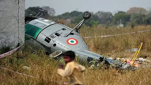 एक और हवाई हादसा: उत्तराखंड में हेलीकॉप्टर दुर्घटनाग्रस्त, 7 की मौत एक और हवाई हादसा: उत्तराखंड में हेलीकॉप्टर दुर्घटनाग्रस्त, 7 की मौत