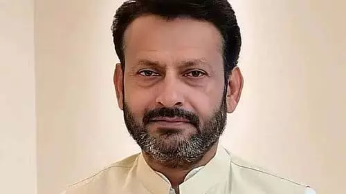 फसल नुकसान के मुआवजे को लेकर बुलढाणा के किसान ने BJP MLA के घर में आग लगाने की कोशिश की फसल नुकसान के मुआवजे को लेकर बुलढाणा के किसान ने BJP MLA के घर में आग लगाने की कोशिश की