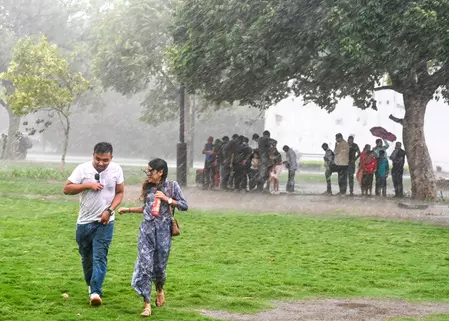 राजधानी में बदला मौसम का मिजाज, लोगों को मिली गर्मी से राहत राजधानी में बदला मौसम का मिजाज, लोगों को मिली गर्मी से राहत