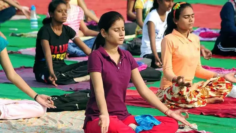 योग दिवस के लिए बड़े पैमाने पर तैयारियां चल रही ; मांडू और महेश्वर के जहाज महल में भी कार्यक्रम होंगे योग दिवस के लिए बड़े पैमाने पर तैयारियां चल रही ; मांडू और महेश्वर के जहाज महल में भी कार्यक्रम होंगे
