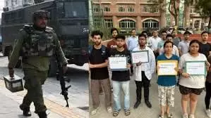 ईरान में फंसे कश्मीरी छात्र: जेकेएसए ने हेल्पलाइन नंबर साझा किया ईरान में फंसे कश्मीरी छात्र: जेकेएसए ने हेल्पलाइन नंबर साझा किया