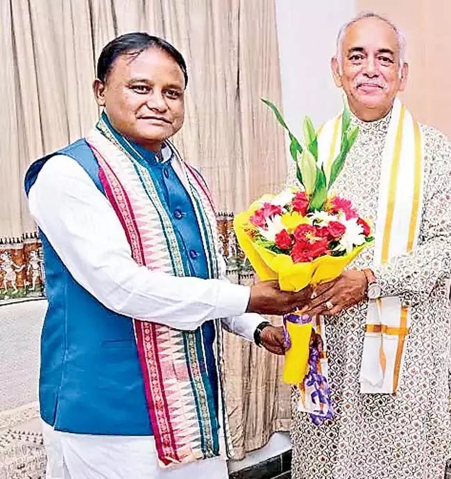 Odisha : गजपति ने मुख्यमंत्री मोहन से मुलाकात की Odisha : गजपति ने मुख्यमंत्री मोहन से मुलाकात की