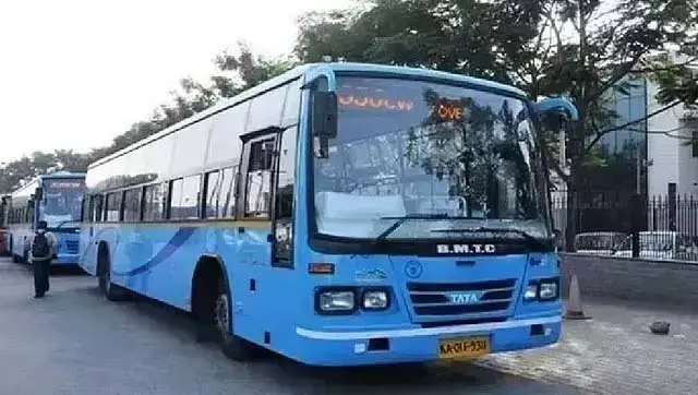 बस न रोकने पर महिला तकनीशियन ने BMTC ड्राइवर को चप्पल से पीटा बस न रोकने पर महिला तकनीशियन ने BMTC ड्राइवर को चप्पल से पीटा