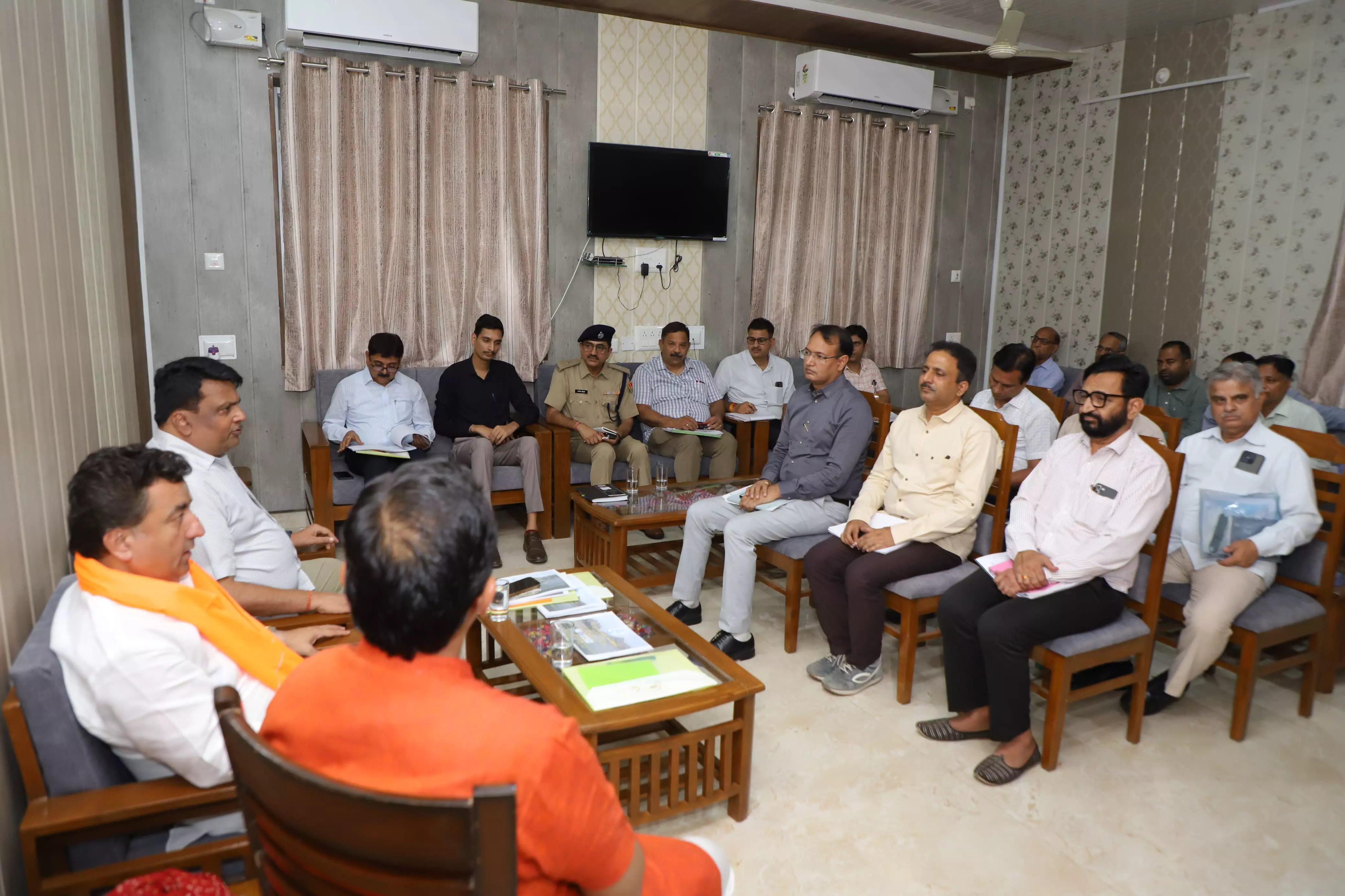 Jaipur: वंदे गंगा जल संरक्षण जन अभियान की प्रगति की समीक्षा की Jaipur: वंदे गंगा जल संरक्षण जन अभियान की प्रगति की समीक्षा की