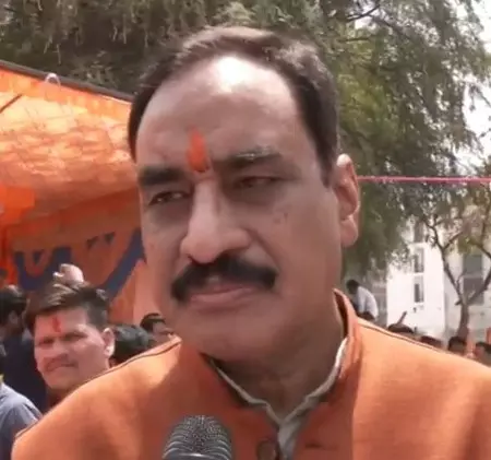 अहमदाबाद विमान हादसे के पीड़ित परिजनों के साथ खड़ा है पूरा राष्ट्र : विनोद बंसल अहमदाबाद विमान हादसे के पीड़ित परिजनों के साथ खड़ा है पूरा राष्ट्र : विनोद बंसल