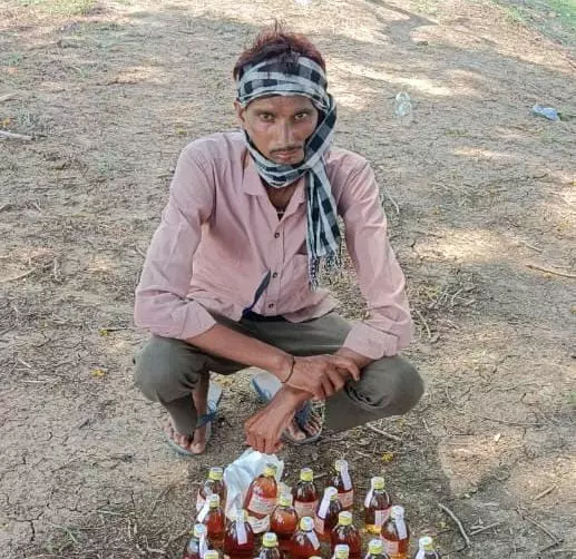 33 बोतल शराब के साथ नवागांव का युवक गिरफ्तार 33 बोतल शराब के साथ नवागांव का युवक गिरफ्तार