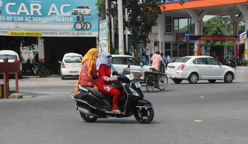 Haryana के निवासियों से गर्मी के बीच सुरक्षित रहने की अपील Haryana के निवासियों से गर्मी के बीच सुरक्षित रहने की अपील