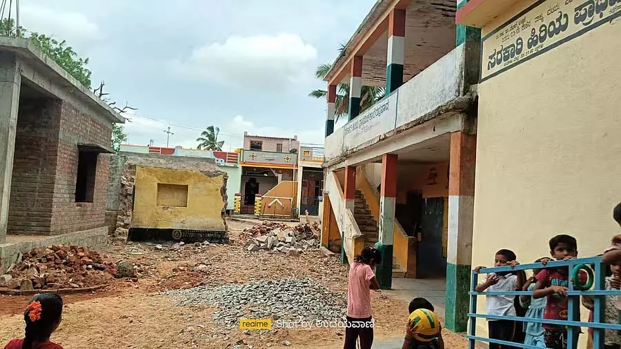 बुनियादी ढांचे की कमी; रुद्रपाड़ा स्कूल में कोई सुविधा नहीं बुनियादी ढांचे की कमी; रुद्रपाड़ा स्कूल में कोई सुविधा नहीं