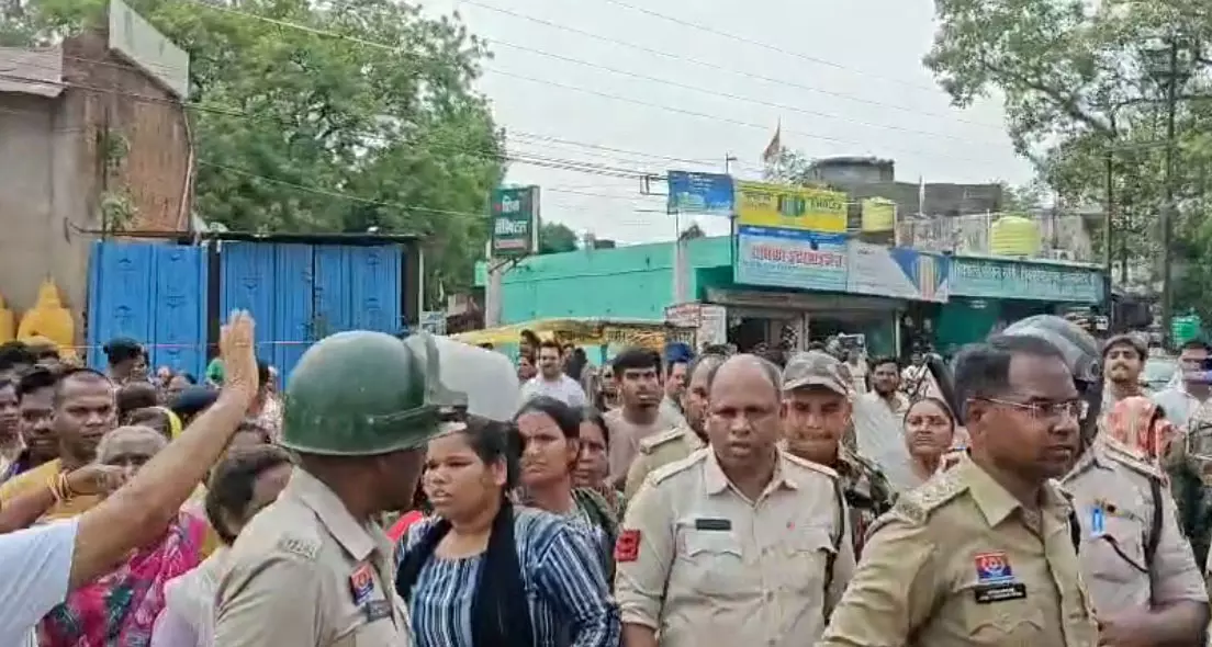 कांग्रेस नेता और कार्यकर्ता गिरफ्तार, पुलिस के काम में किए हस्तक्षेप कांग्रेस नेता और कार्यकर्ता गिरफ्तार, पुलिस के काम में किए हस्तक्षेप