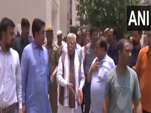 केंद्रीय मंत्री मनोहर लाल खट्टर ने Delhi में एमबीसी द्वारा निर्मित सरकारी क्वार्टरों का निरीक्षण किया केंद्रीय मंत्री मनोहर लाल खट्टर ने Delhi में एमबीसी द्वारा निर्मित सरकारी क्वार्टरों का निरीक्षण किया