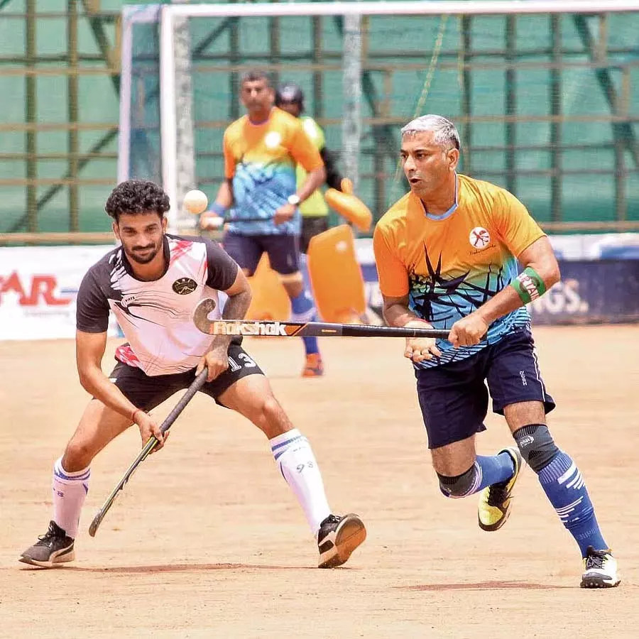 हॉकी और कोडागु: अब कोडागु परिवार की हॉकी की महिमा में आशा की किरण हॉकी और कोडागु: अब कोडागु परिवार की हॉकी की महिमा में आशा की किरण