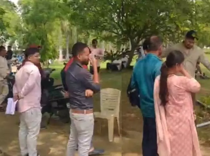 ADEO परीक्षा में नहीं बैठ पाए कई अभ्यर्थी, अव्यवस्था का आरोप ADEO परीक्षा में नहीं बैठ पाए कई अभ्यर्थी, अव्यवस्था का आरोप