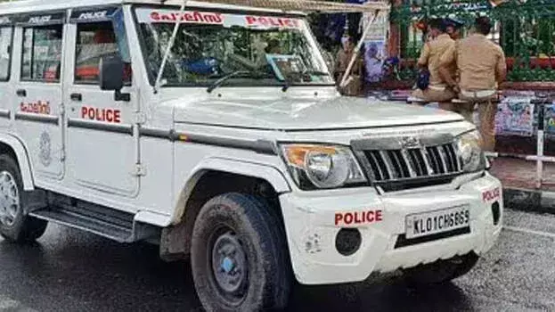 Kerala: लापता महिला के मामले में मोड़, हत्या कर शव छिपाने का आरोप पड़ोसी ने लगाया Kerala: लापता महिला के मामले में मोड़, हत्या कर शव छिपाने का आरोप पड़ोसी ने लगाया