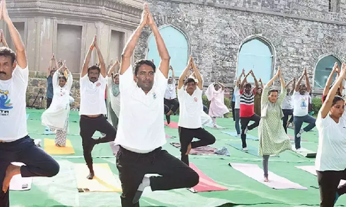 Andhra: कोंडापल्ली किले में योगाभ्यास किया गया Andhra: कोंडापल्ली किले में योगाभ्यास किया गया