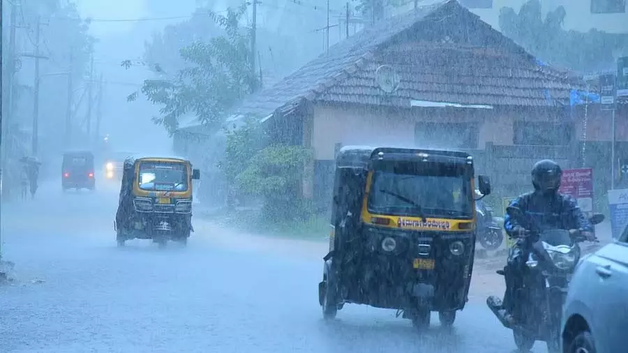 Karnataka: भारी बारिश से तट पर सामान्य जनजीवन प्रभावित, रेड अलर्ट जारी Karnataka: भारी बारिश से तट पर सामान्य जनजीवन प्रभावित, रेड अलर्ट जारी