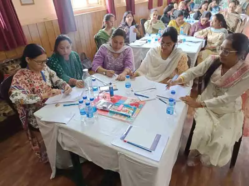 Himachal: शांत रहने का पाठ शिक्षकों को तनाव प्रबंधन का पाठ पढ़ाया जाता Himachal: शांत रहने का पाठ शिक्षकों को तनाव प्रबंधन का पाठ पढ़ाया जाता