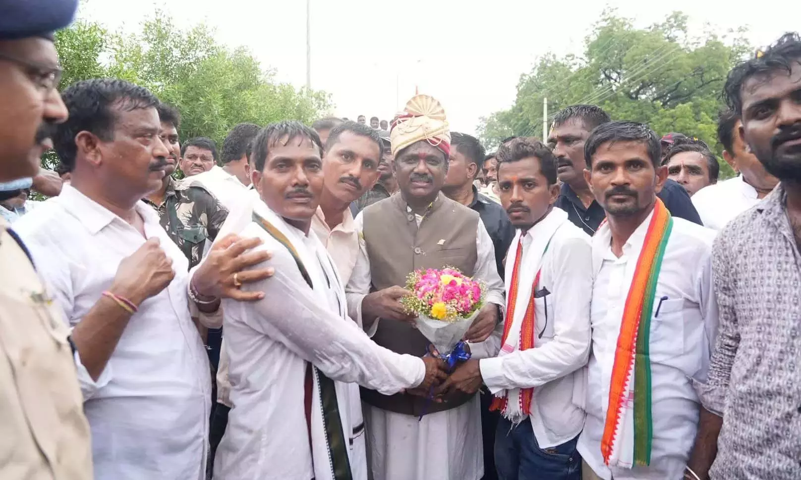 Telangana: मंत्री विवेक ने अवैध रेत खनन पर अंकुश लगाने का संकल्प लिया Telangana: मंत्री विवेक ने अवैध रेत खनन पर अंकुश लगाने का संकल्प लिया